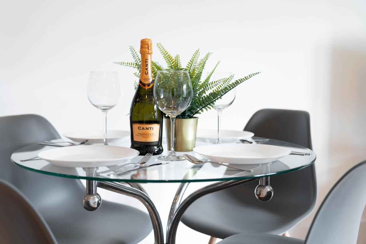 City Centre - Two Bedroom Apartment - Juliet Balcony - Secure Parking - Wifi - Smart Tv Birmingham Exterior foto